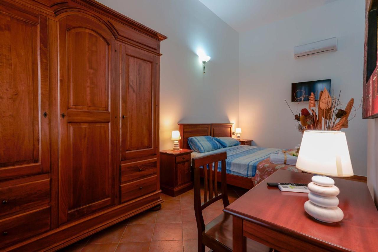 Bed And Breakfast Cairoli Exclusive Room San Pietro Vernotico Ngoại thất bức ảnh